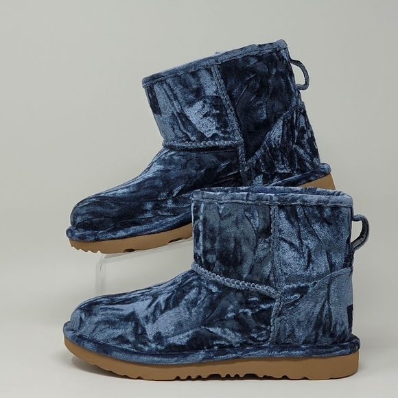 UGG Classic Mini II Velvet Fashion Winter Boot Big Girl Size 4 Blue 1142070K New - Picture 2 of 13